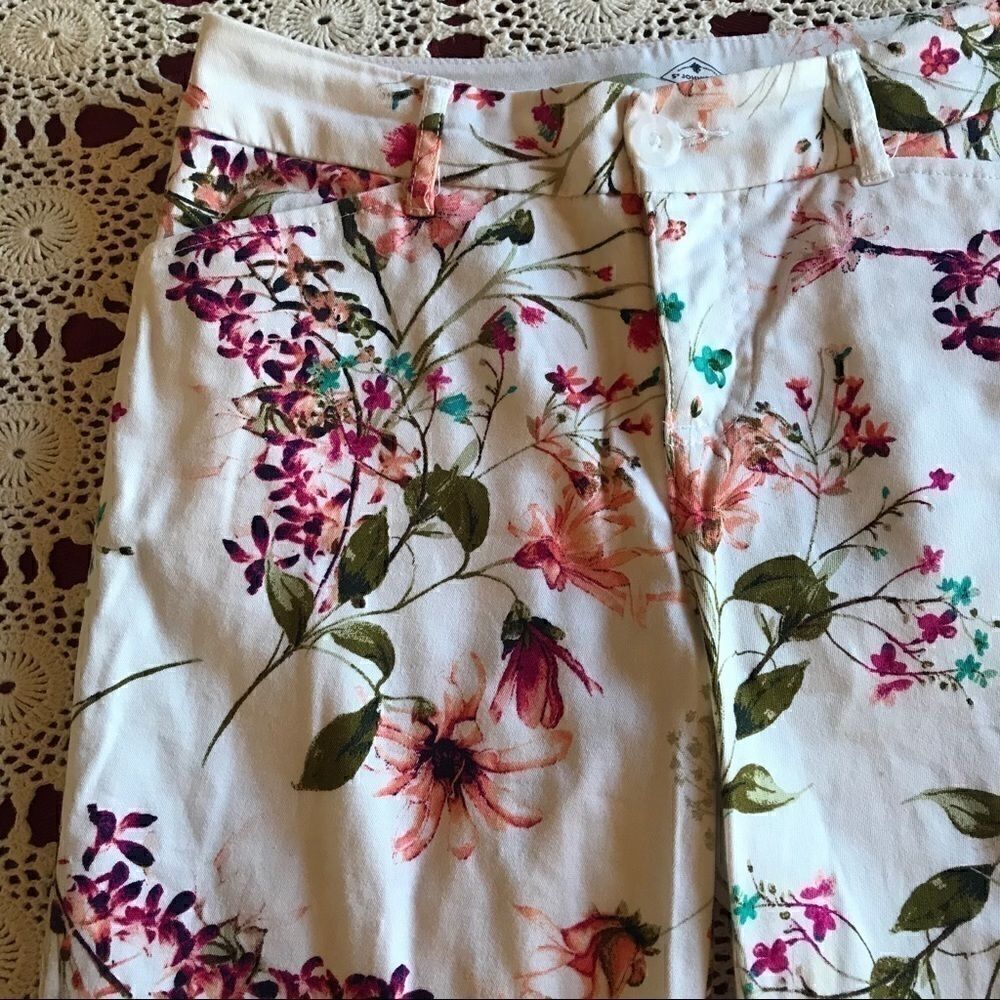 NWOT St John’s Bay 4P Floral Capris